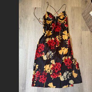 12th tribe Alexandria Red Printed Satin Midi Size M